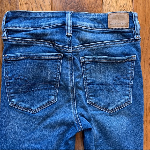 AE | medium wash distress hi-rise jeggings | Sz 2 Short - Picture 10 of 16